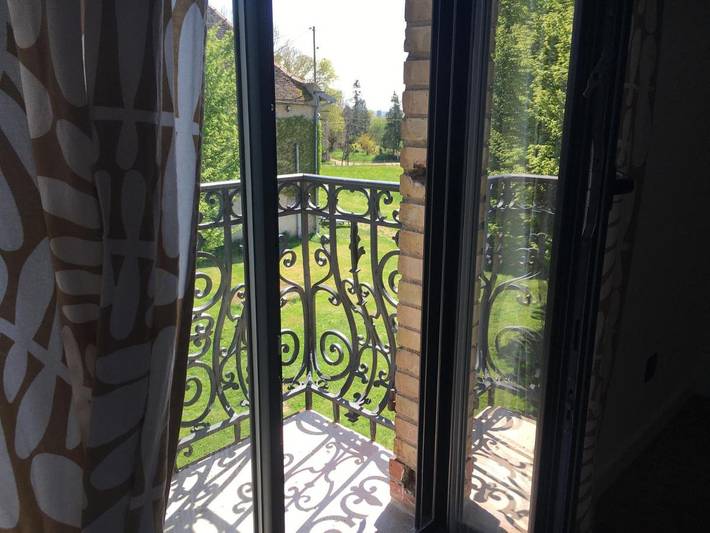 Location de vacances pour 4 personnes, avec vue ainsi que piscine et jardin à Bragny-sur-Saône - 3