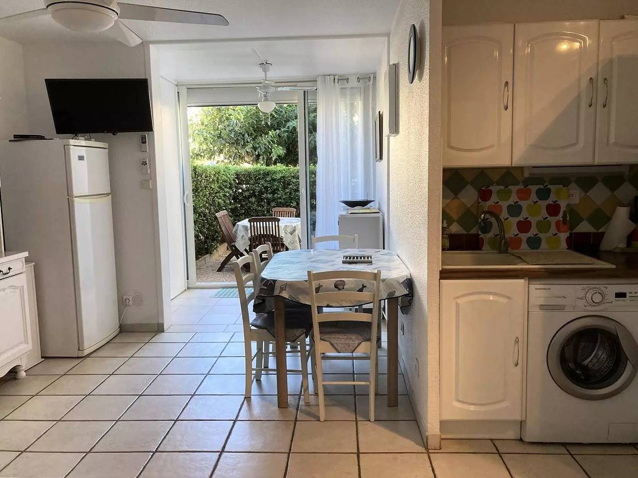 Ganze Wohnung, T3 im Erdgeschoss mit Innenhof 200 m vom Strand in Narbonne Plage, Narbonne