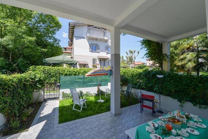Ferienhaus für 8 Personen, mit Ausblick und Garten sowie Pool, mit Haustier