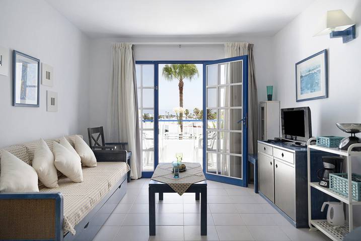 Entire apartment, "Apartamento con vista piscina" with Sea View, Pool in Puerto del Carmen, Tías