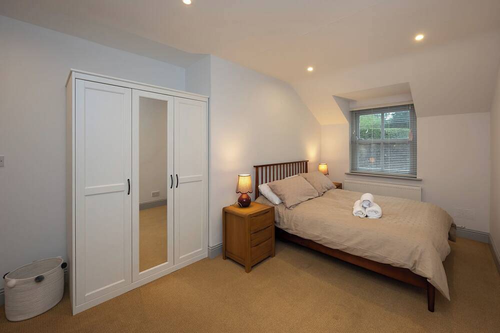 Modern 2-Bed House - 15 Mins Drive to Cork City Centre in Cork, Condado de Cork