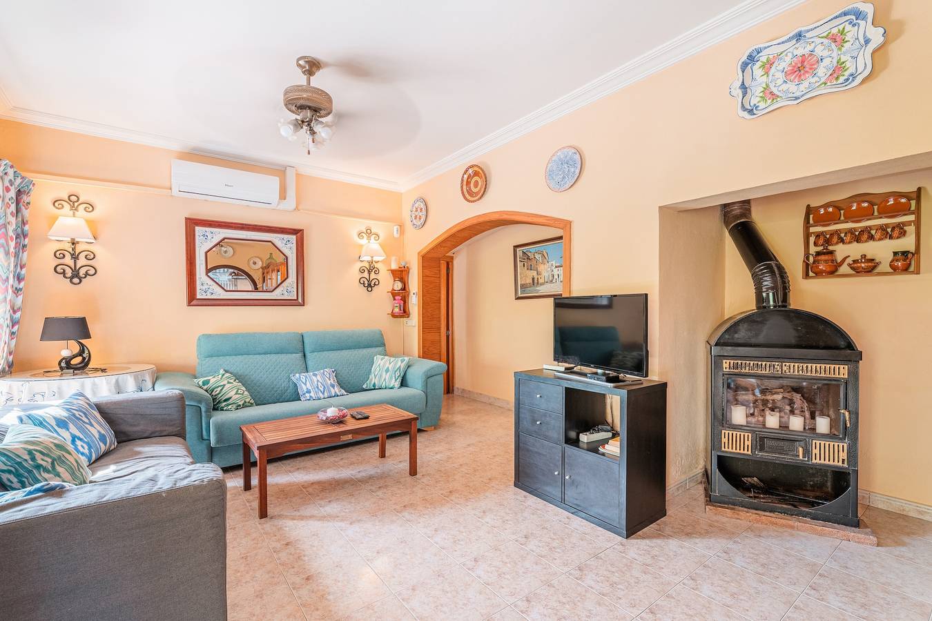 Finca Alqueria with Mountain View, Pool, Garden, Terrace, A/C and Wi-Fi in Campanet, Majorca Center
