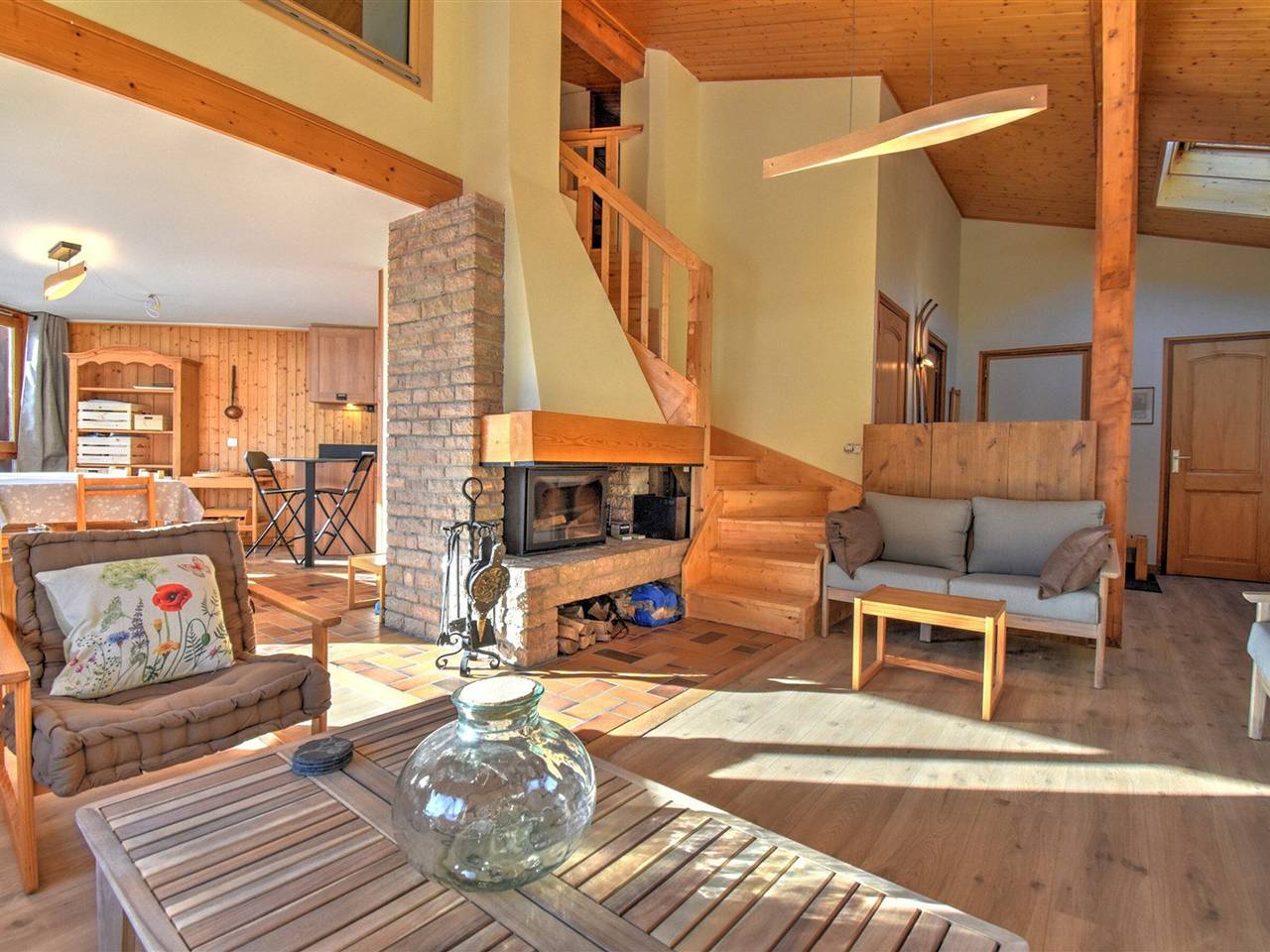 Entire apartment, 4-Bed Apt Near Center with Fireplace & Balcony in Morzine, Les Portes du Soleil