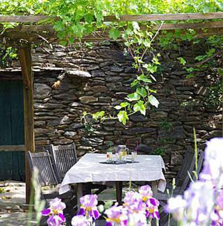 Location de vacances pour 22 personnes, avec vue ainsi que terrasse et piscine à Saint-André-Lachamp - 4