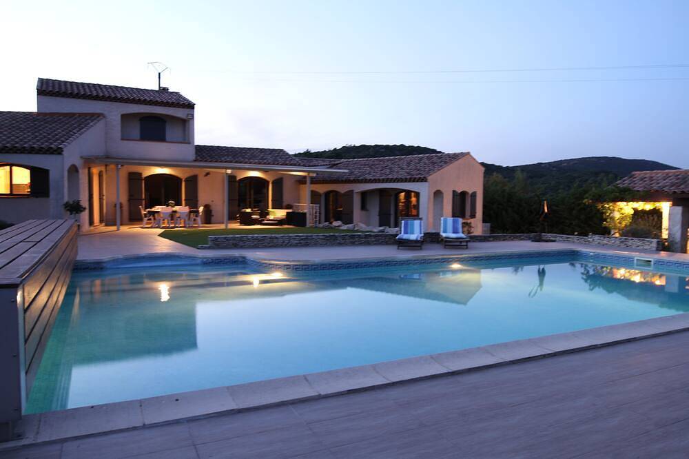 Gran villa con piscina climatizada en gran jardín privado. in Montarnaud, Costa mediterránea (Francia)