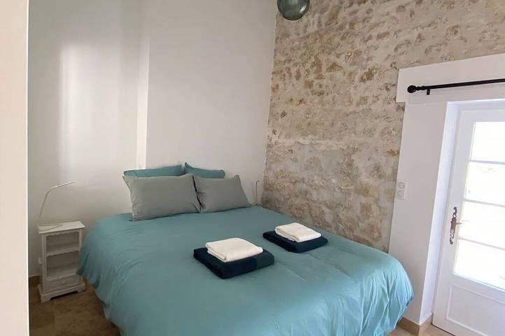 Location de vacances pour 4 personnes, avec jardin ainsi que piscine et terrasse à Saint-Just-Luzac - 3