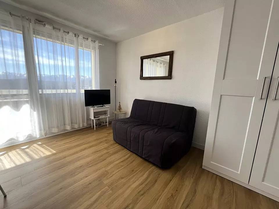 Estudio entero, Estudio 4 pers con una hermosa vista del antiguo pueblo y las pistas. in Les Angles, Parque Natural Regional de los Pirineos Catalanes