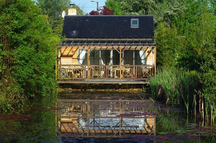 Maison de vacances pour 4 personnes, avec Jacuzzi et Terrasse ainsi que Jardin et Piscine