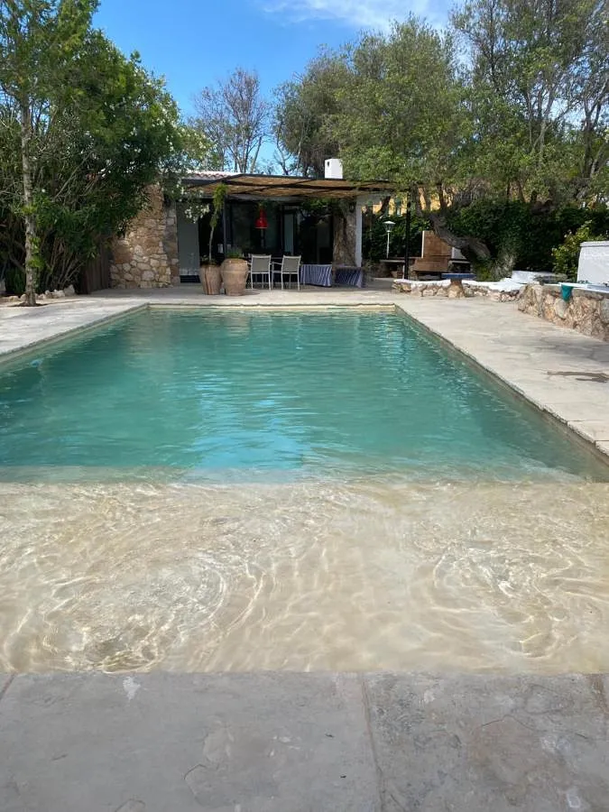 Casa de vacaciones para 4 personas, con vistas además de jardín y piscina - 1
