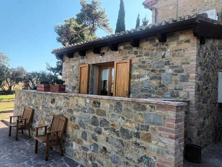 Appartamento per 4 persone, con giardino e panorama nonché piscina, con animali domestici in Cinigiano