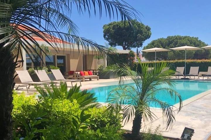 Holiday rental for 10 people, with garden and balcony in Vale do Lobo