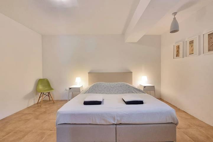 Location de vacances pour 10 personnes, avec jardin à Cazedarnes - 2