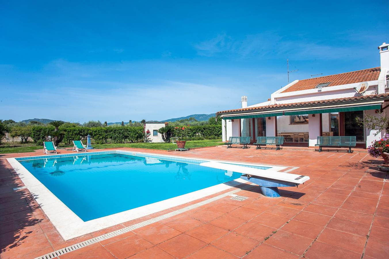 Villa Sole Pula vicino alla spiaggia con piscina, giardino e Wi-Fi in Pula Cagliari, Pula e dintorni