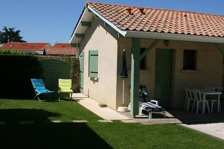 Appartement de vacances pour 2 personnes, avec jardin ainsi que piscine et terrasse
