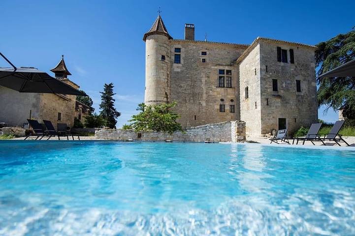 Location de vacances pour 4 personnes, avec piscine ainsi que balcon et jardin dans Belmont-Sainte-Foi