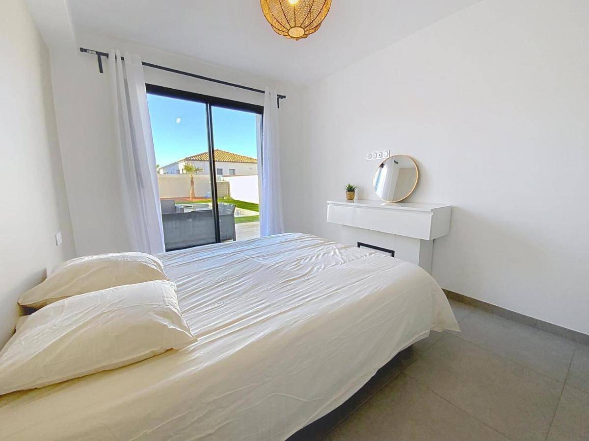 Three-Bedroom Villa in Mont Blanc, Costa mediterránea (Francia)