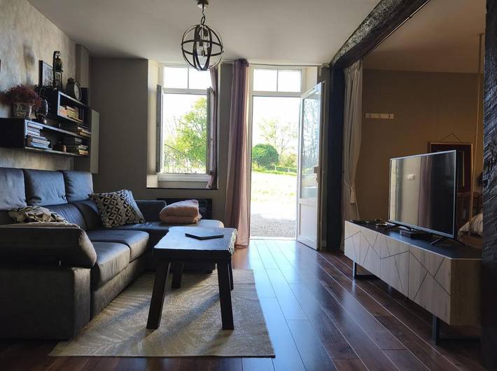 Gîte pour 3 personnes, avec vue ainsi que jardin et piscine à Escos - 4