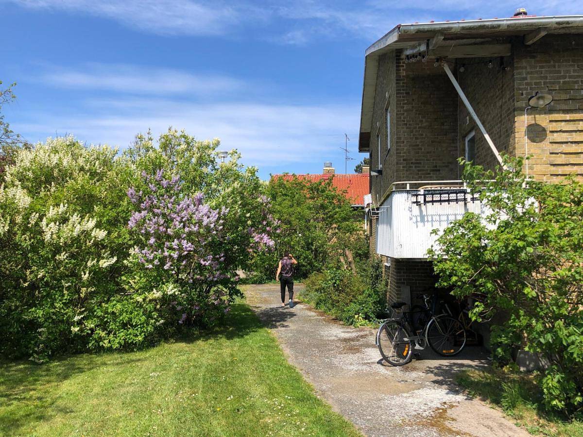 Double Room with 180 cm double bed - private toilet and shared shower in Simrishamn, Österlen