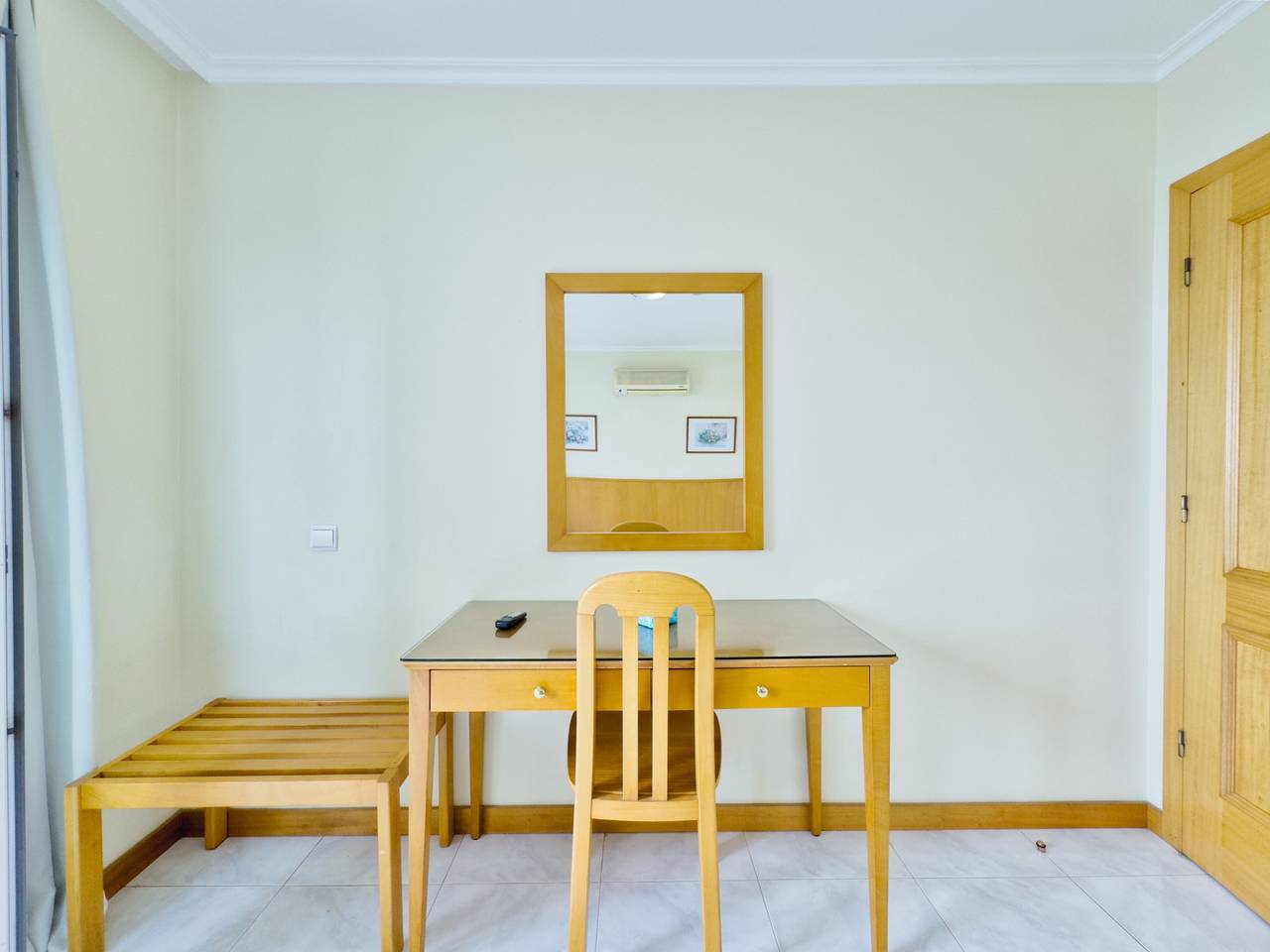 Entire apartment, Apartment 'T1 Vista Mar' with Sea View, Wi-Fi and Air Conditioning in Praia da Rocha, Portimão