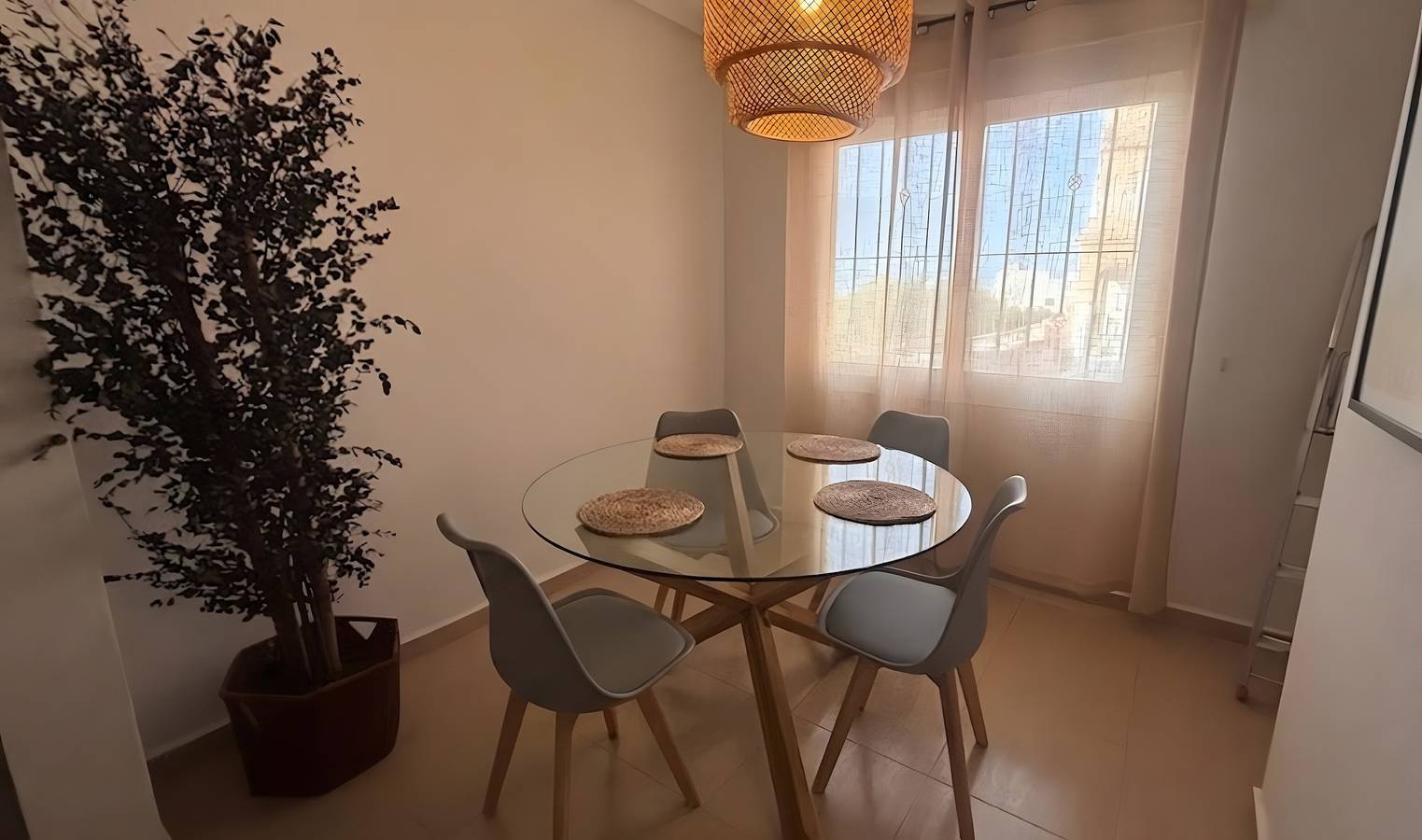 Feriehus for 5 personer med hage in Santa Pola, Costa Blanca