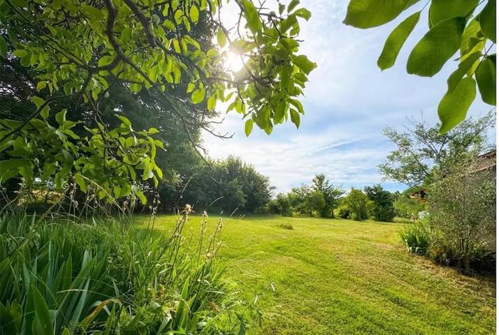 Location de vacances pour 10 personnes, avec Jacuzzi et Terrasse ainsi que Jardin et Piscine à Aguts
