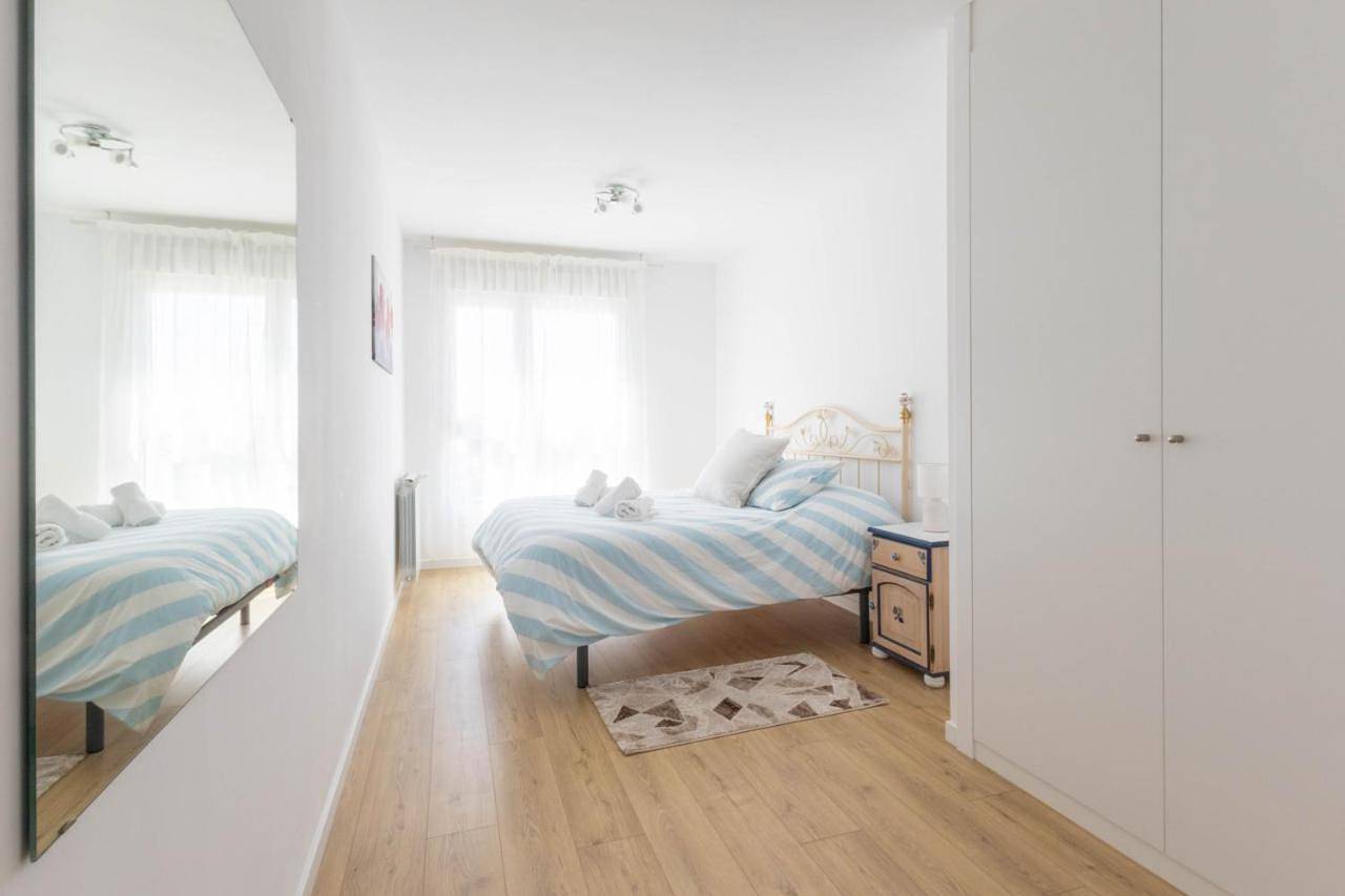 Apartamento entero, Three-Bedroom Apartment with View in Soto de la Marina, Santa Cruz de Bezana