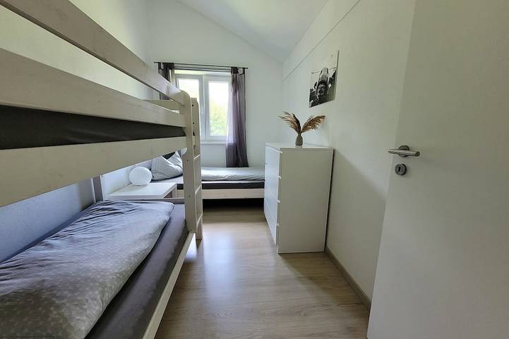 Ganze Wohnung, Ruhige und moderne Ferienwohnung in ruhiger Lage am Rande der Alpen in Hausham, Bayerische Alpen