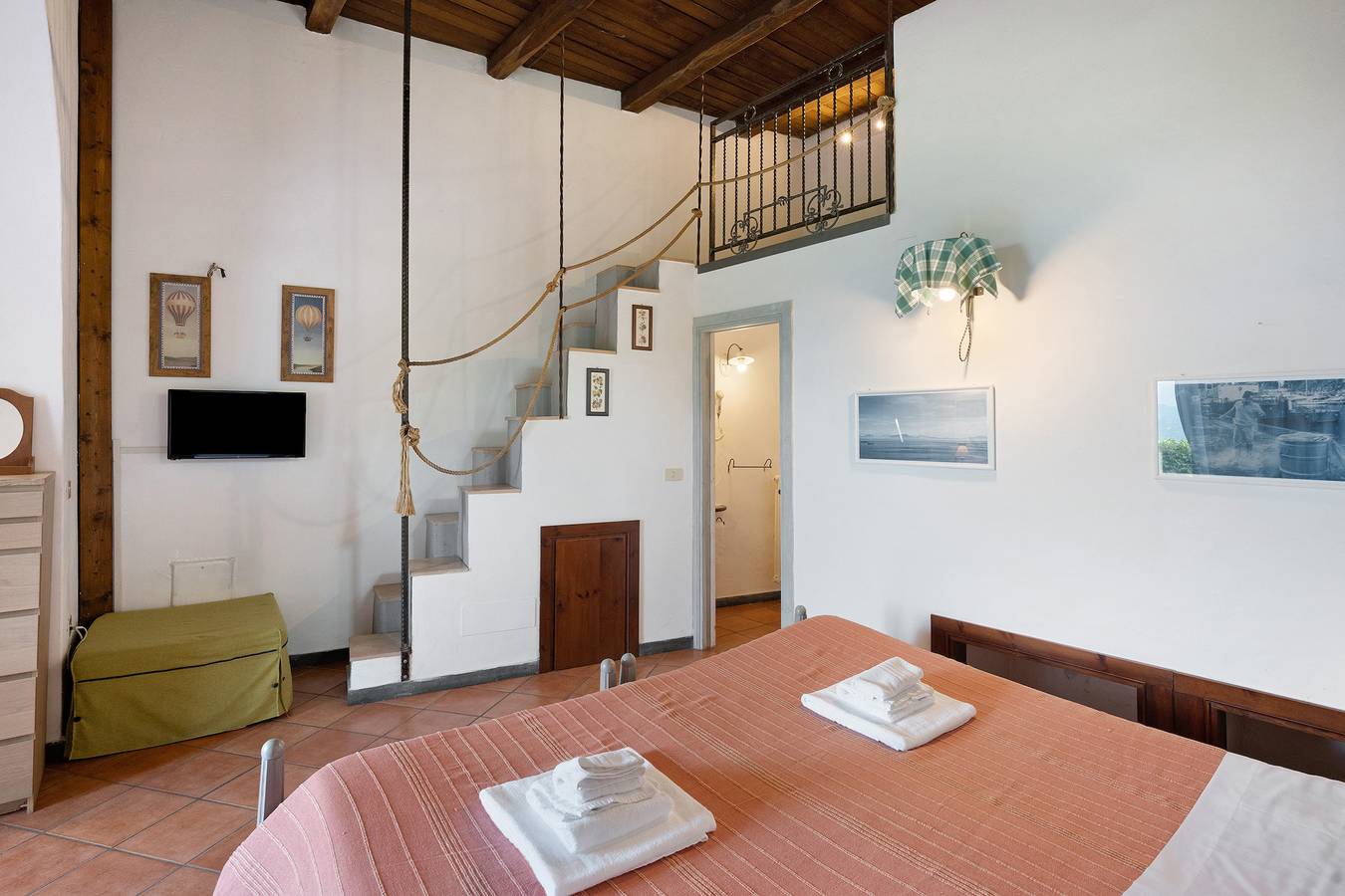 Agriturismo 'Spacious Room in Agriturismo' with Mountain View, Shared Pool and Wi-Fi in Fisciano, Salerno Province