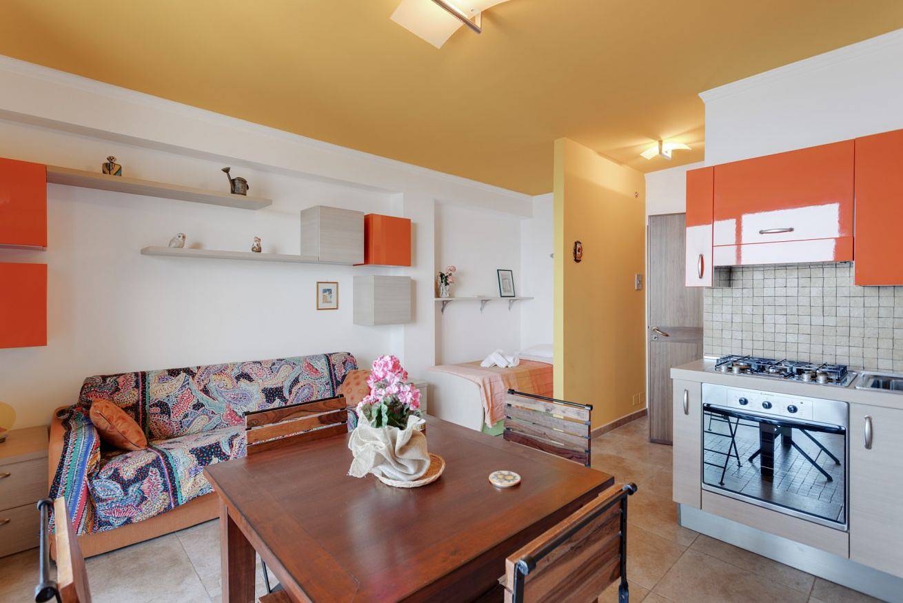 Appartamento intero, Apt con vista mare panoramica, parcheggio, balcone in Mazzarò, Taormina