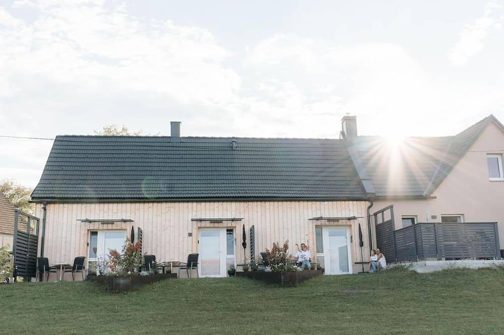Ganze Wohnung, Pension Blumenwiese - Appartement, Küche, Dusche/Wc, Terrasse, Gartenblick in Steirerland