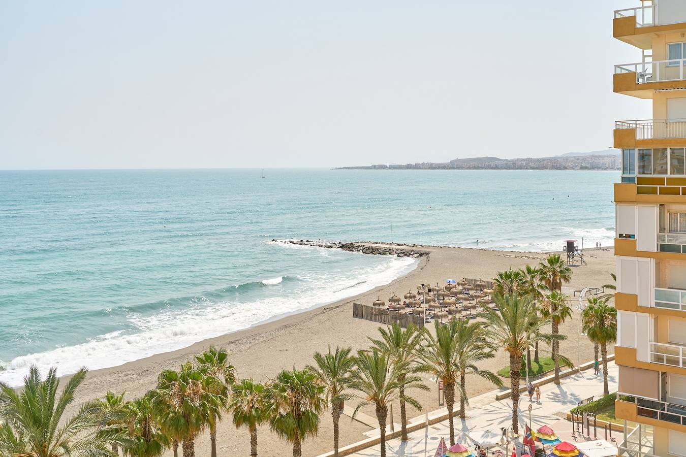 Ganze Wohnung, Ferienwohnung am Strand mit Pool und Klimaanlage. "Das beste Klima in Europa das ganze Jahr über. in Algarrobo Costa, Algarrobo