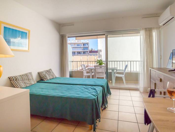 Gîte pour 3 personnes, avec balcon dans Plage Veillat Saint Raphael - 2