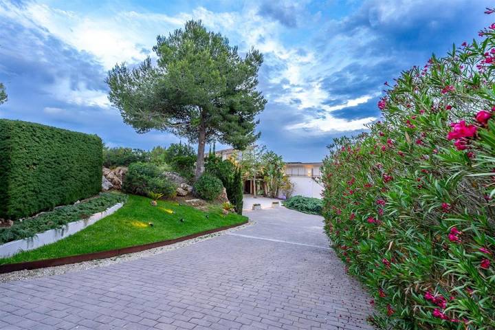 Villa für 10 Personen, mit Balkon und Whirlpool sowie Terrasse und Garten in Palma - 3