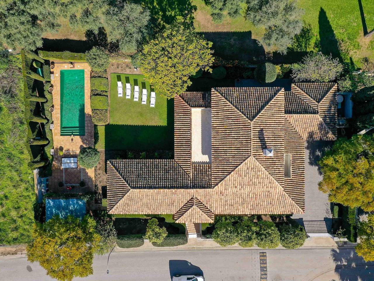 Elegant Villa For Golfers: Outdoor Bbq, Pool And Solarium, Plus Home Cinema Room in San Pedro de Alcántara, Marbella