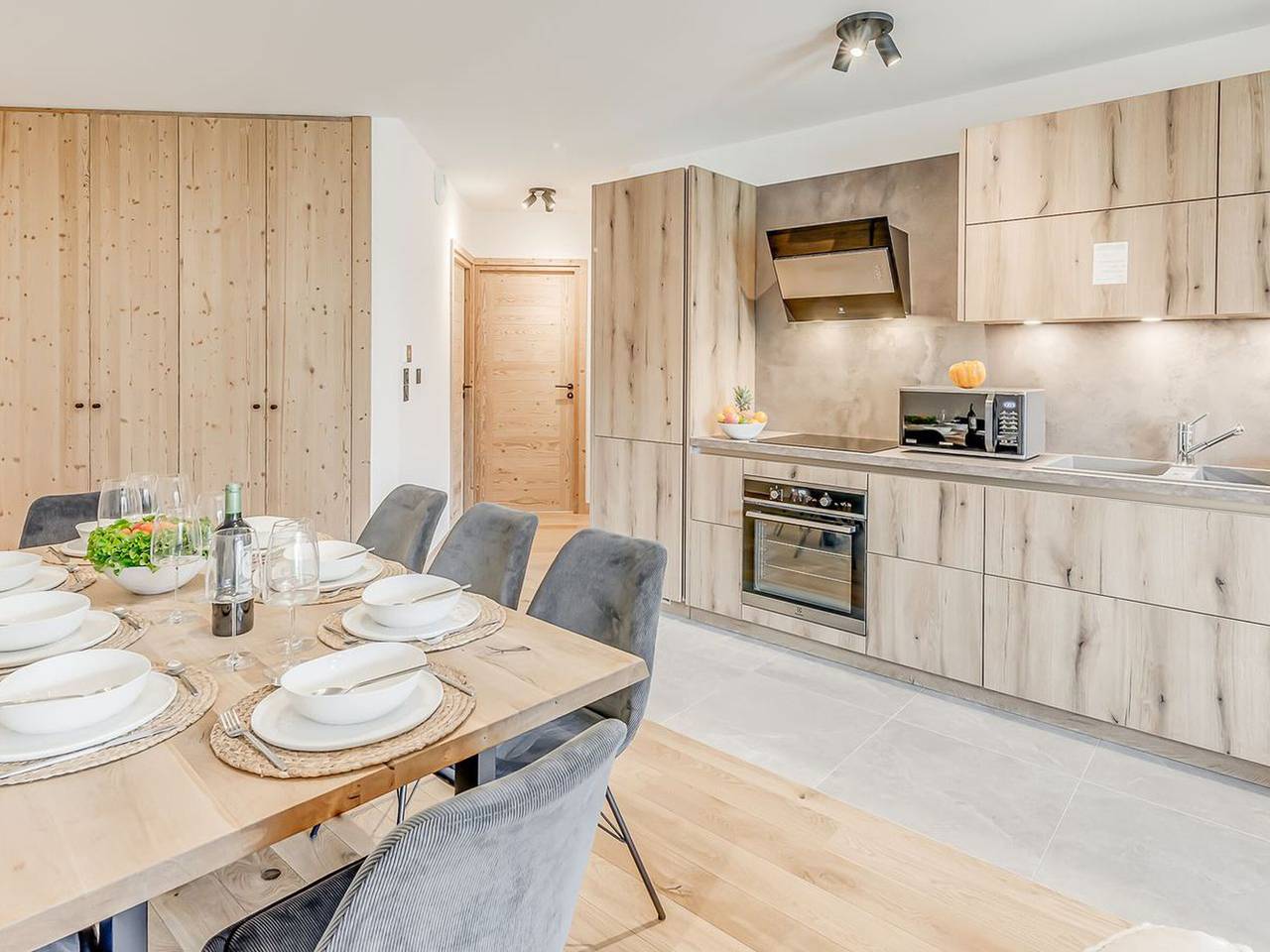 Entire apartment, Charming 4-Room Apartment for 8 in Champagny-en-Vanoise with Balconies and Modern Amenities in Champagny-en-Vanoise, Vanoise National Park