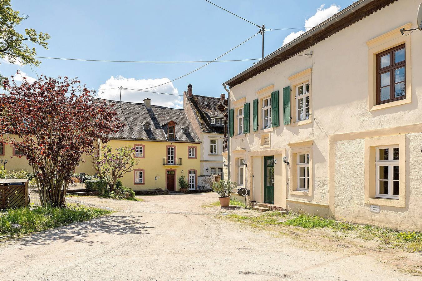 Ganze Wohnung, Ferienwohnung 'Napoleonzimmer Studio' mit gemeinsamer Terrasse, gemeinsamem Garten und Wlan in Maring-Noviand, Bernkastel-Kues & Umgebung