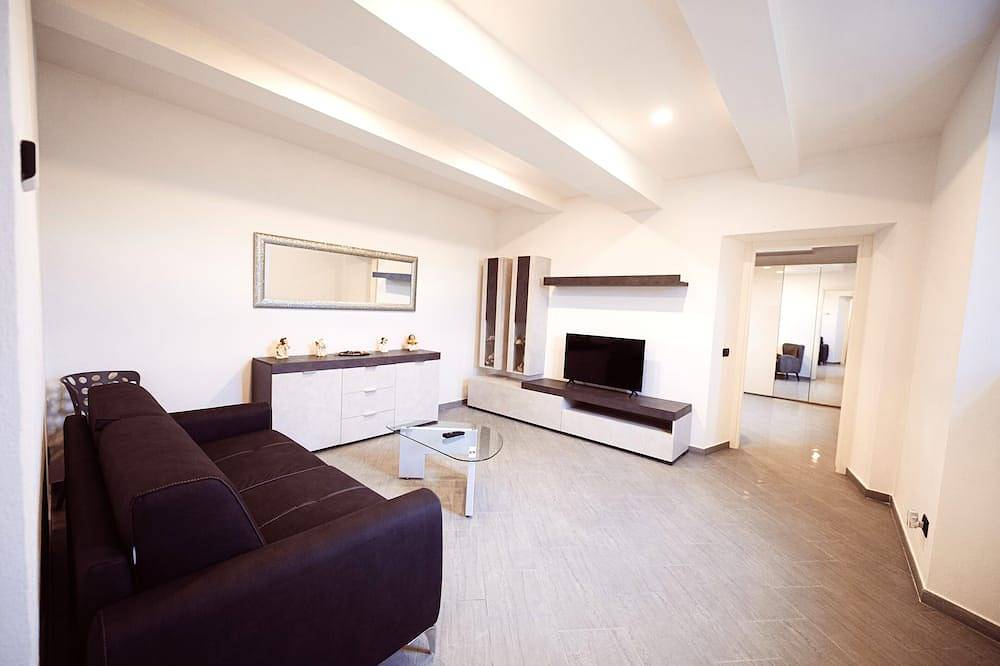 Ganze Wohnung, 3 km from Cernobbio and the lake, beautiful apartment with separate entrance in Maslianico, Comer See