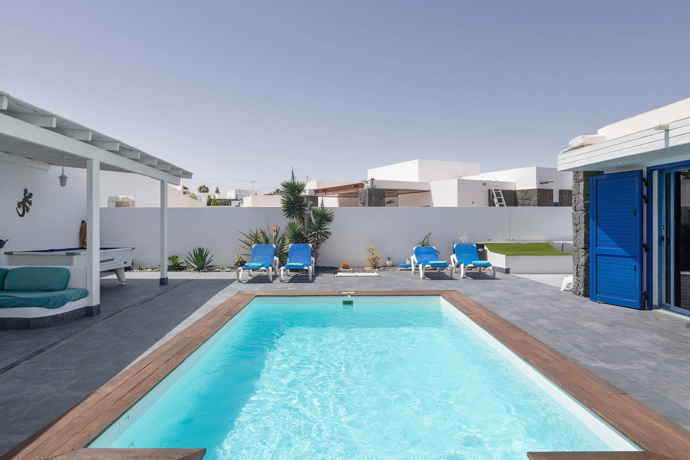 Villa vacacional 'Lunamoon' con piscina privada, Wi-Fi y aire acondicionado in Playa Blanca, Yaiza