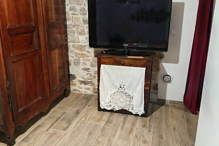 Ganze Wohnung, Detached 50 m2 apartment in village house. in Caromb, Parc naturel régional du Mont-Ventoux