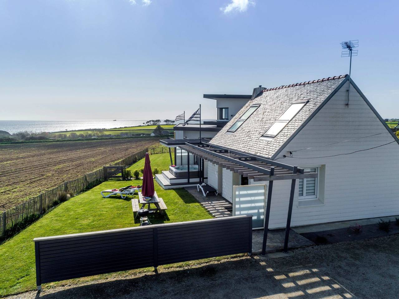Charmantes Haus mit privatem Jacuzzi in der Bretagne in Plougonvelin, Brest region