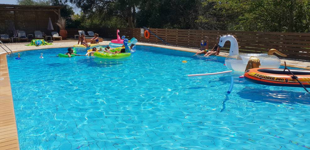 B&b per 4 persone, con piscina per bambini e giardino, con animali domestici a Corfù