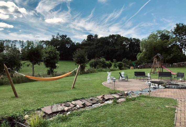 Ferienwohnung für 4 Personen, mit Balkon und Terrasse sowie Garten und Ausblick