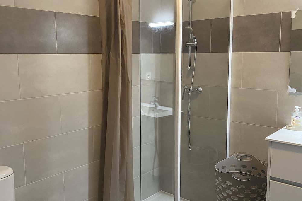 Appartement entier, Appartement T2 rez-de-jardin à 5 minutes de la mer et 2 minutes de tout commerce in Ghisonaccia, Arrondissement de Corte