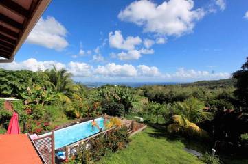 Maison de vacances pour 6 personnes, avec vue ainsi que piscine et jardin, animaux acceptés en Martinique