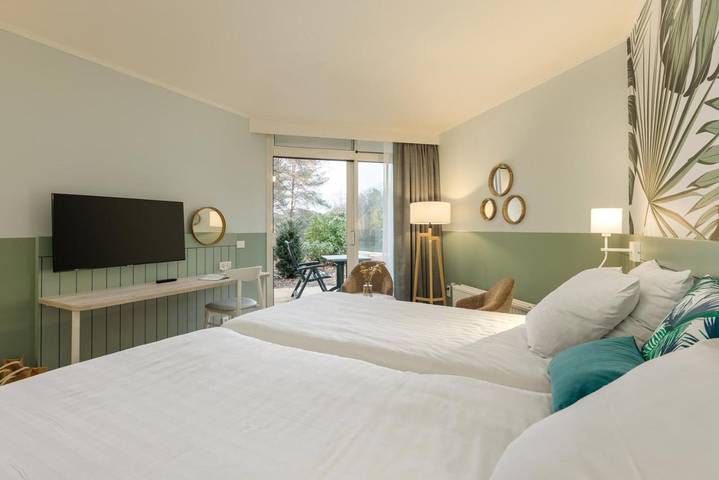 Hôtel pour 2 personnes, avec piscine et bassin pour enfant ainsi que jacuzzi et jardin