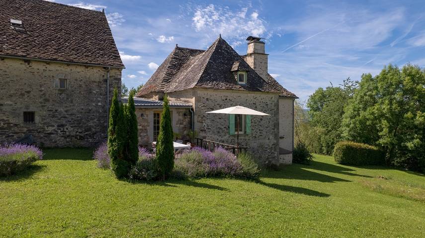 Gîte pour 2 personnes, avec piscine à Saint-Martial-Entraygues