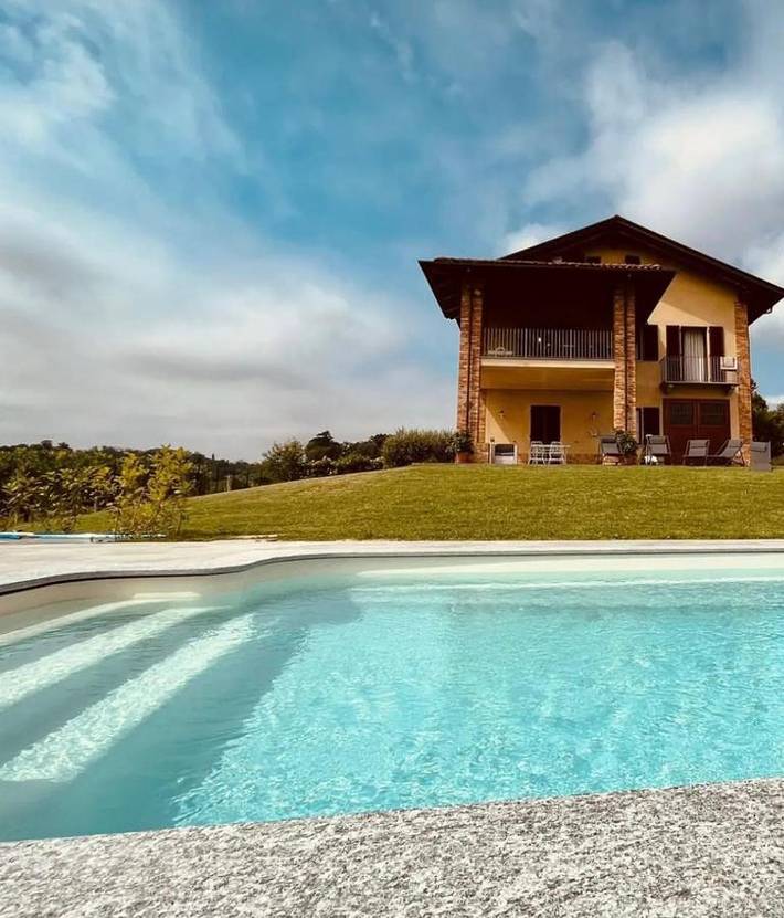 Location de vacances pour 2 personnes, avec jardin ainsi que vue et piscine, animaux acceptés à San Damiano d'Asti - 4