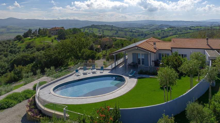Ferienhaus für 6 Personen, mit Terrasse und Garten sowie Sauna in Campagnatico
