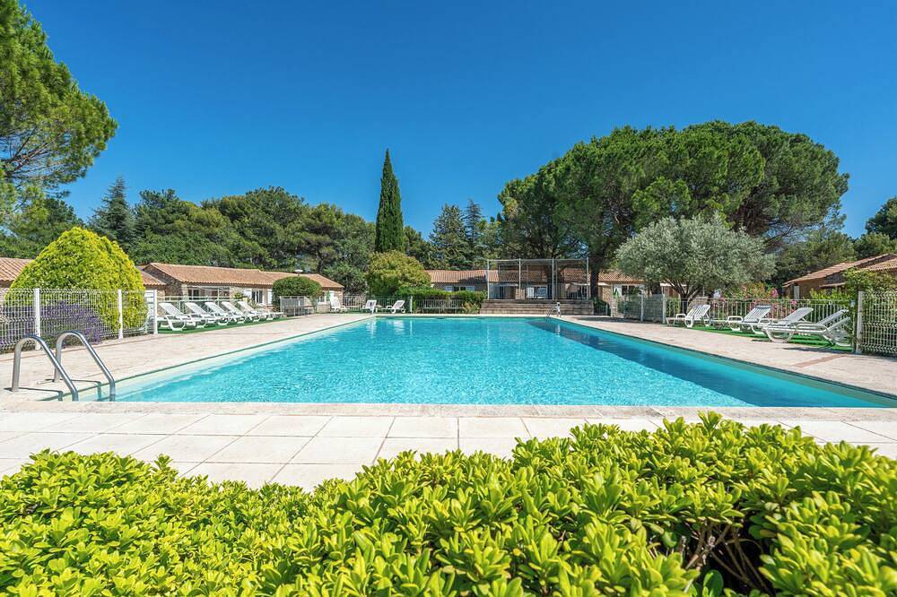 Ganze Wohnung, Provençal cottage in a tourist residence in La Roque-sur-Pernes, Vaucluse