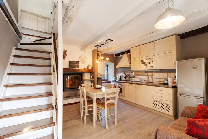 Entire apartment, Apartment "La Ghianda" with Terrace & Wi-Fi in Cossogno, Lago Maggiore (Piemonte)